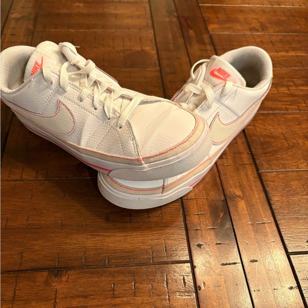 Nike Court Legacy Next Nature
Hot Punch Contrast Stitch - Women’s 8